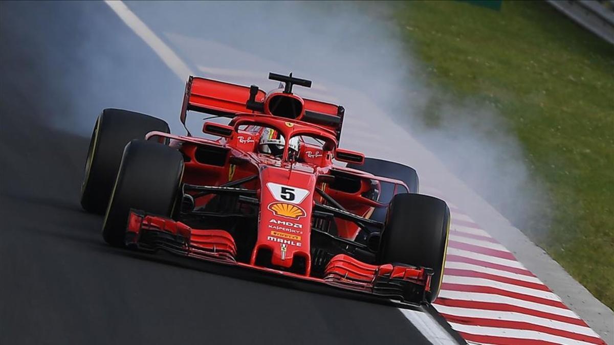 Vettel clava los frenos a final de recta