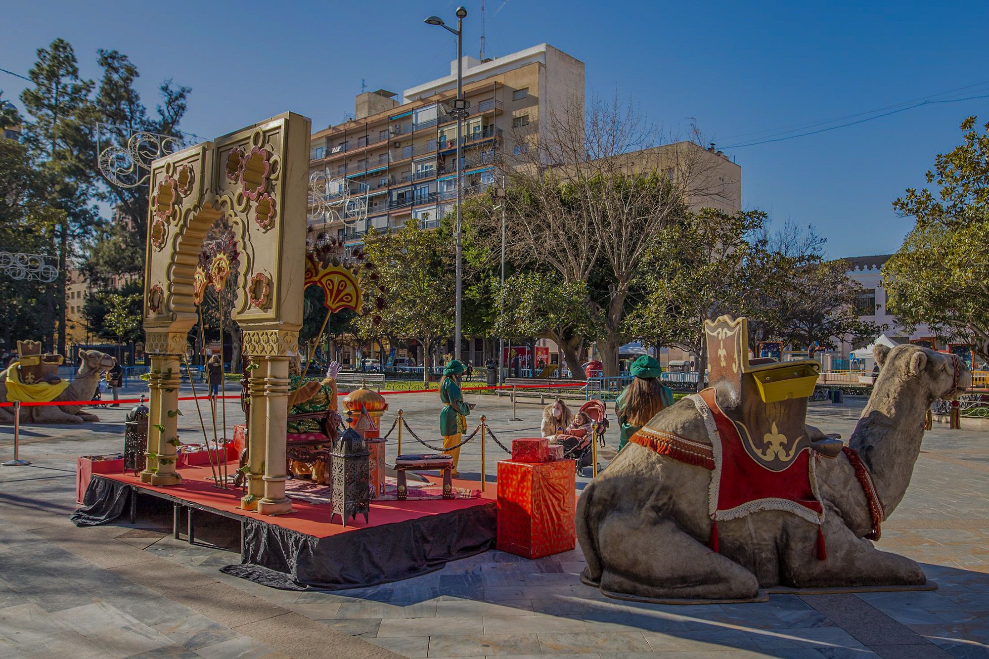 Los Reyes Magos reciben a los niños de Orihuela en la Glorieta