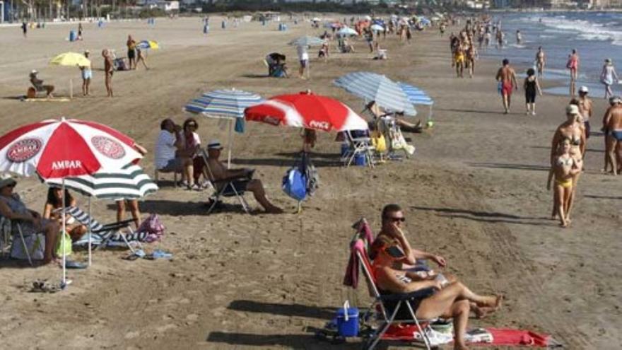 La ciudad se llena y la playa se vacía