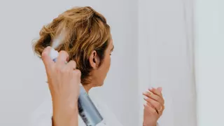 Dale más vida a tu laca más allá del pelo: cinco usos que desconocías