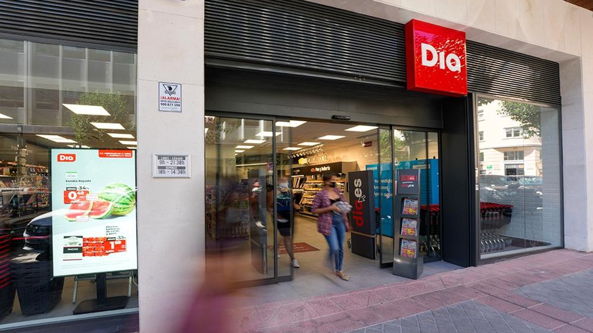 FACHADA TIENDA DIA