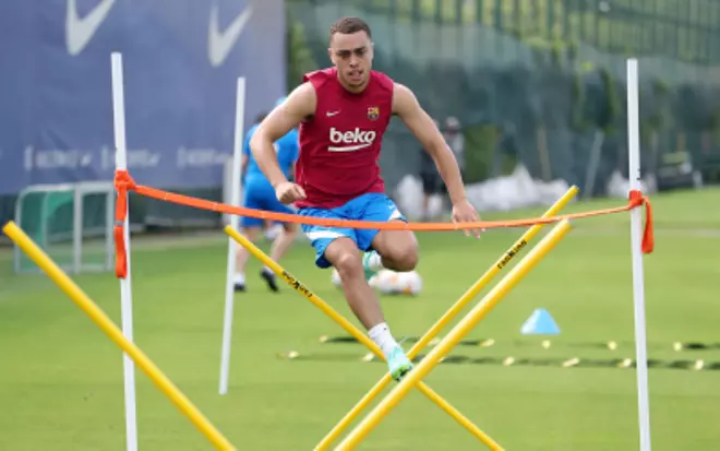 Entreno con estreno del pasado futuro del Barça