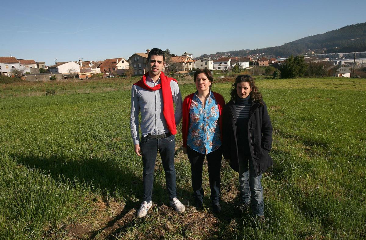 Diego Monroy (historiador), Amparo Otero (administrativa) y Laura Benedicto (ingeniera forestal), los autores del estudio, en una imagen tomada en 2013.