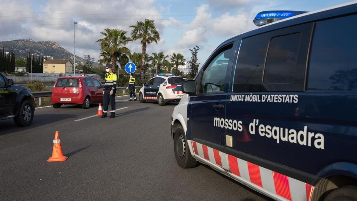 Mossos d esquadra paran a los vehiculos a la altura del peaje de Vilassar