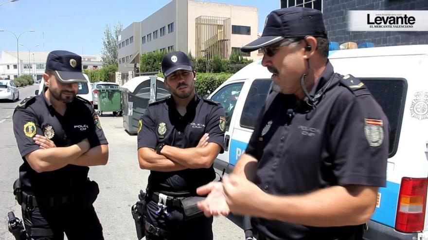 Hablan los policías que trasladaron al bebé hallado en un contenedor