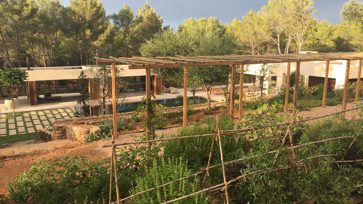 Uno de los huertos instalados en la finca para favorecer la producción de alimentos..