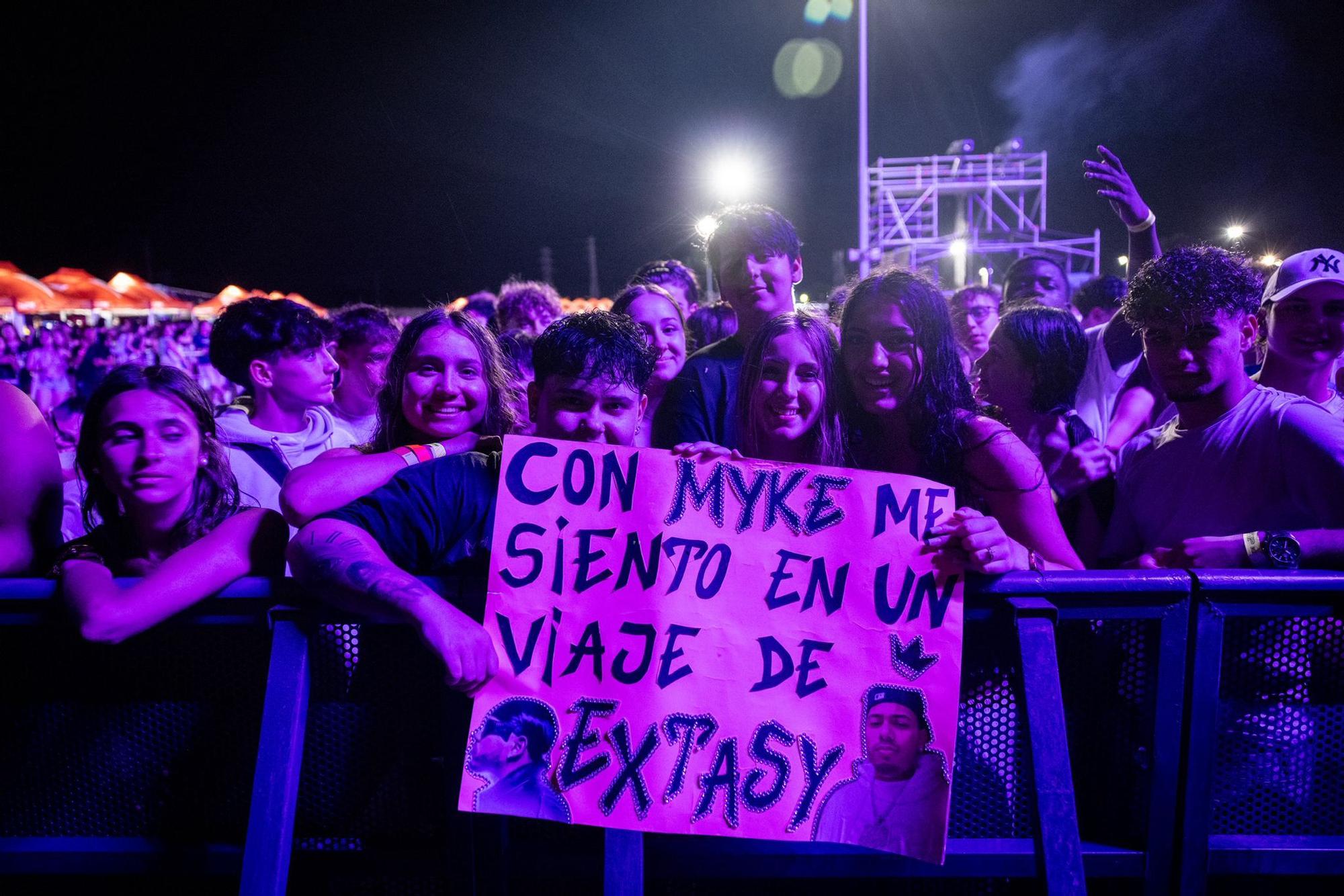 En imágenes | La Feria de Zaragoza se rinde al perreo con el reguetón de Myke Towers