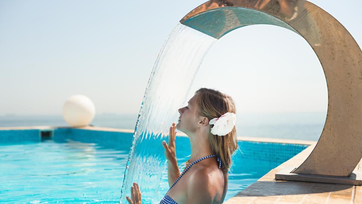 Cascada piscina Leroy Merlín | Convierte tu piscina en un spa