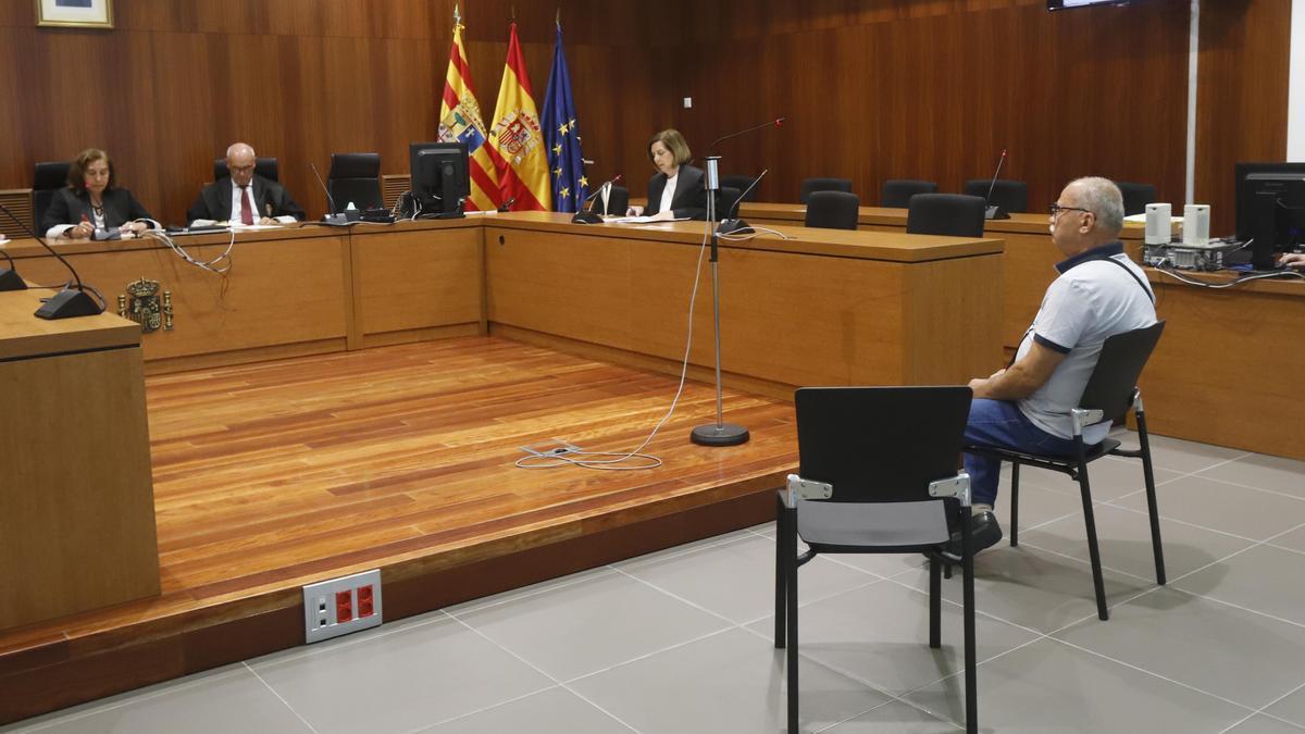 Ion T., en el banquillo de los acusados de la Audiencia Provincial de Zaragoza.