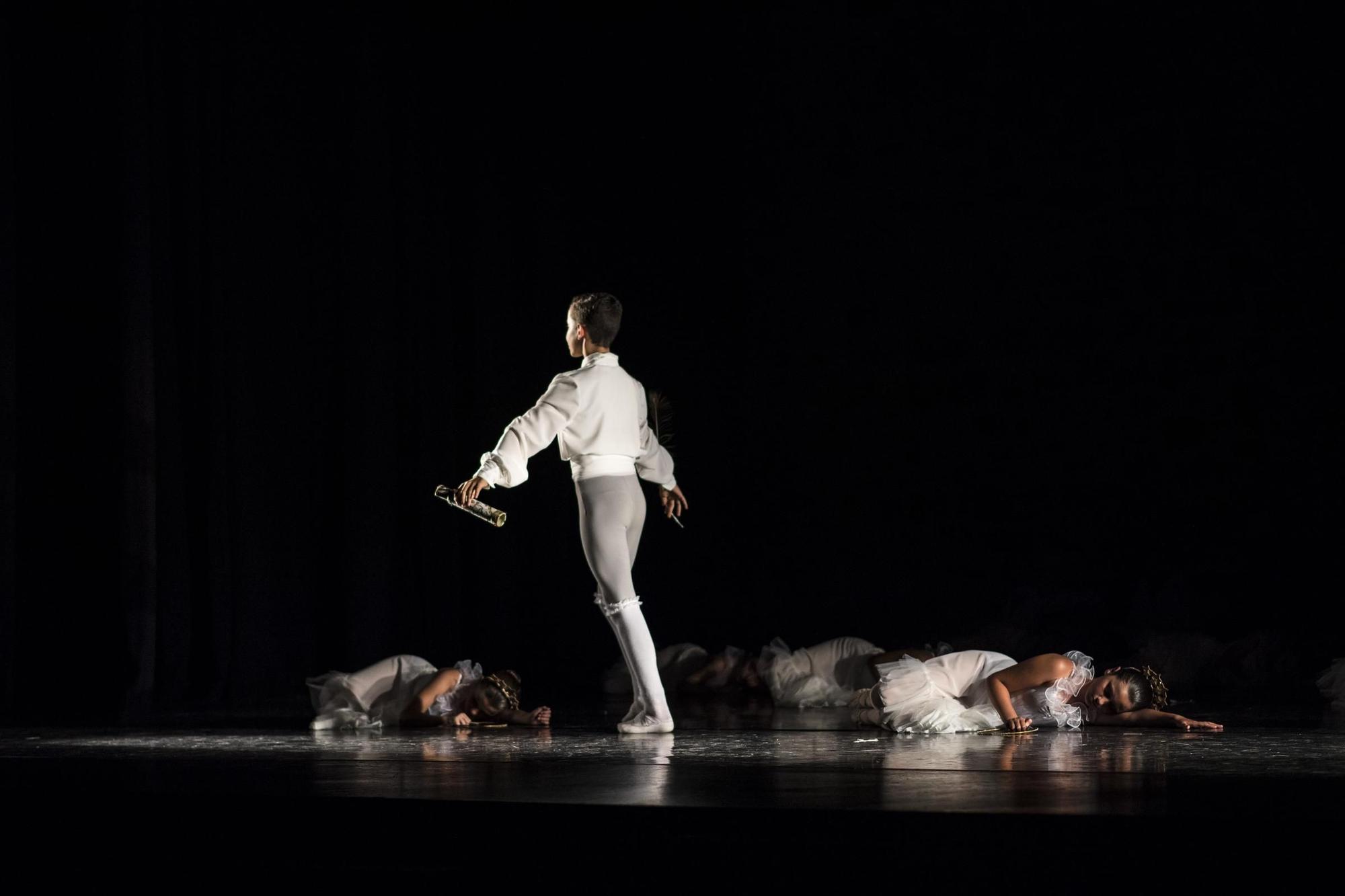 El conservatorio de danza baila al ritmo del Clásico en Cáceres