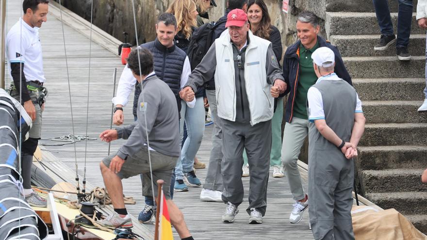 Heimatbesuch mit Hochrufen: Spaniens umstrittener Altkönig glücklich