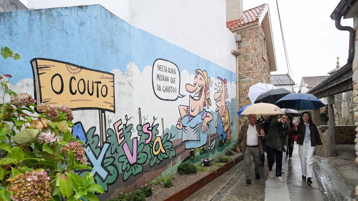 Ángeles Vázquez, con José M. Mato, centro, e Xosé Mª Varela, no Couto.