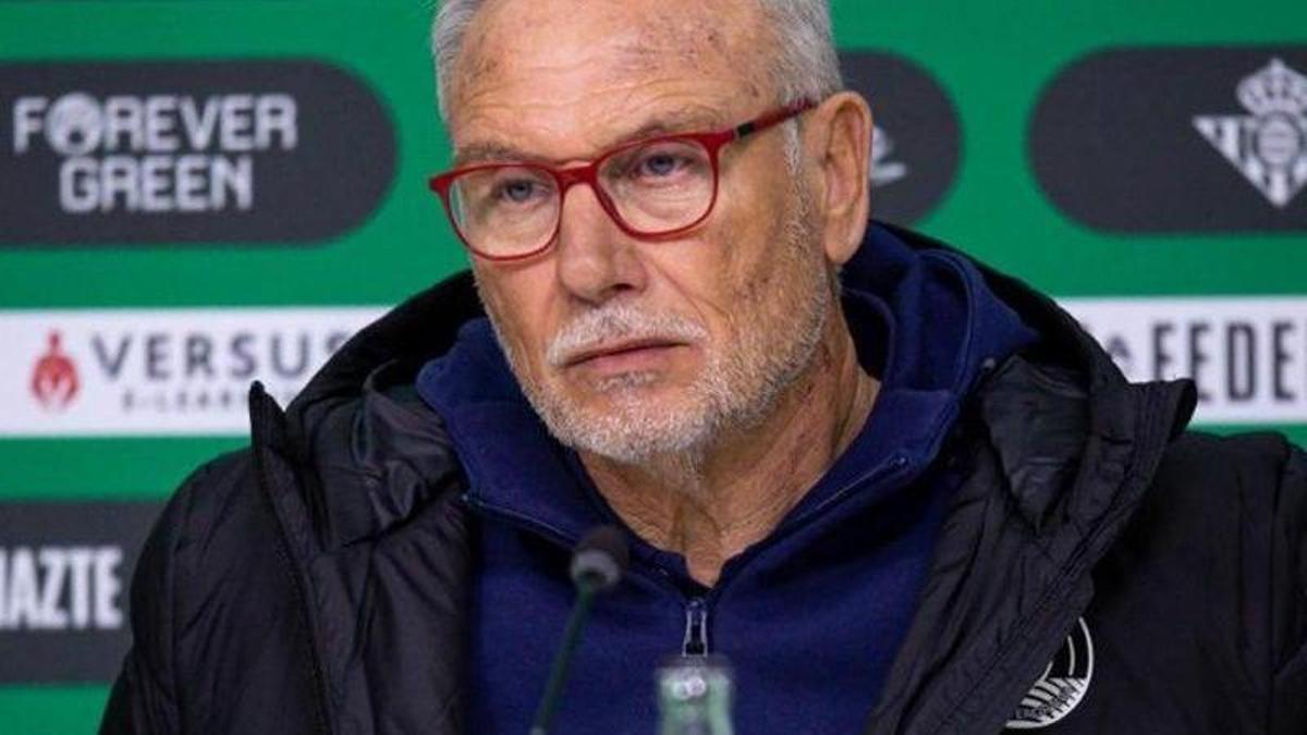 Imagen de Miguel Álvarez en la rueda de prensa posterior al partido ante el Real Betis B