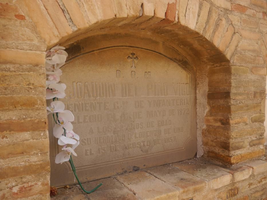 Homenaje a los enterrados más antguos en el cementerio de Valencia