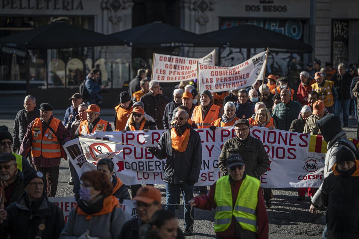 La Coordinadora de pensionistas se manifiesta por el centro de Barcelona