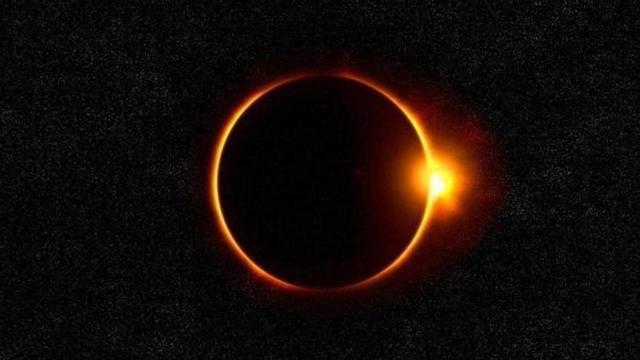 “Desde un avión, en la torre de la Catedral o en lancha por Tazones”: Así vivirán el eclipse los personajes asturianos más populares