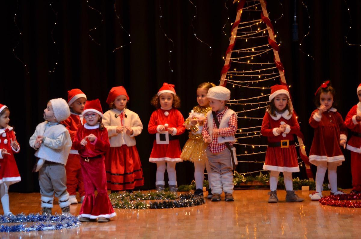 El colegio San Vicente de Paúl celebra la Navidad con teatro y villancicos