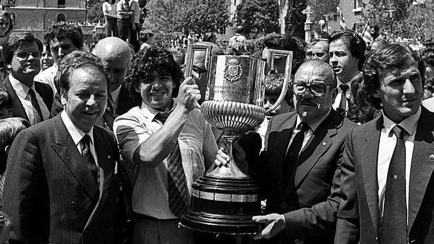 Maradona a Montserrat, celebrant la Copa del 1983