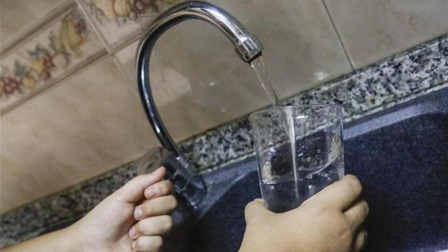 Emacsa garantiza un mínimo vital de agua para desfavorecidos