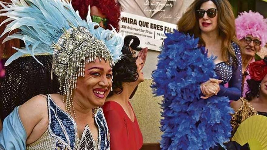 Algunas de las artistas, ayer durante la presentación de la fiesta.