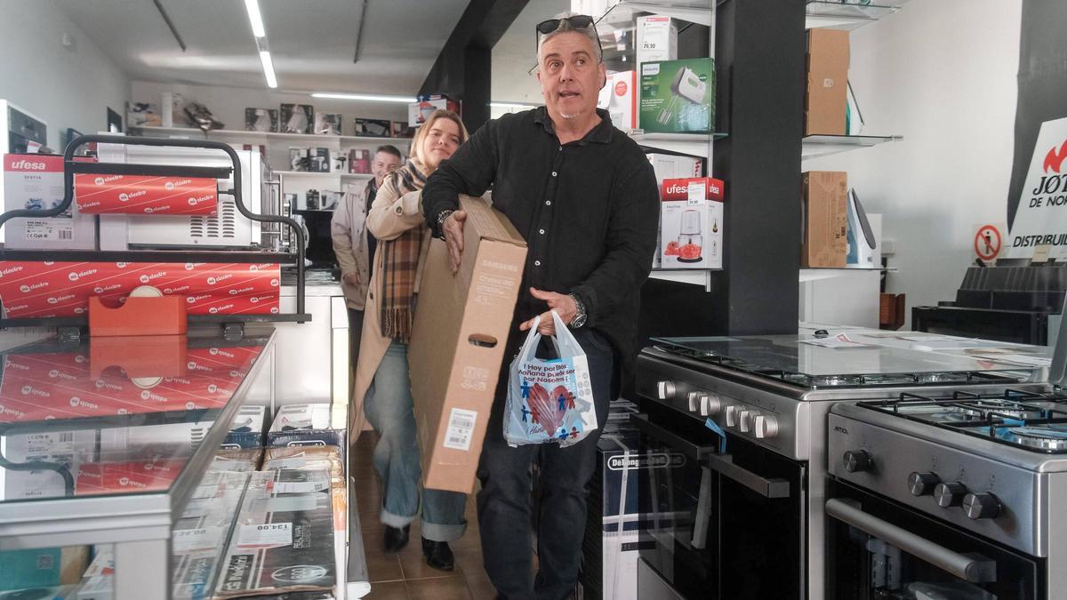 Todas las fotos de la jornada de compras de la campaña de Navidad de PIMEEF