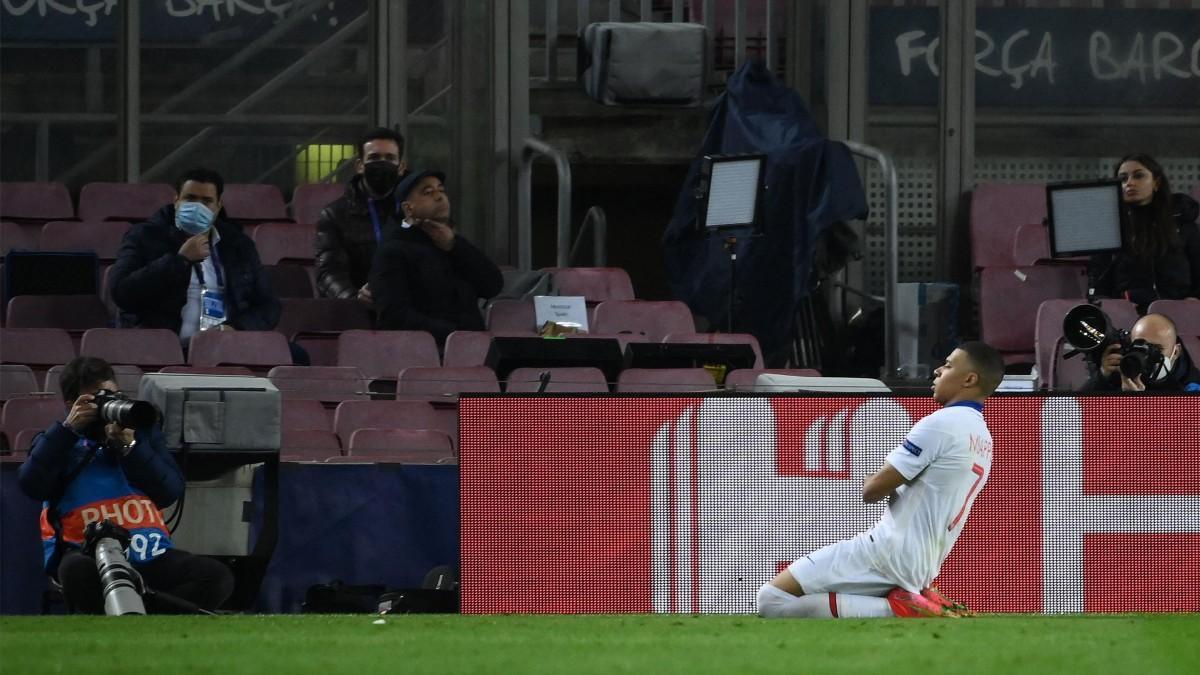 Kylian Mbappé celebra el 1-1 en el Camp Nou