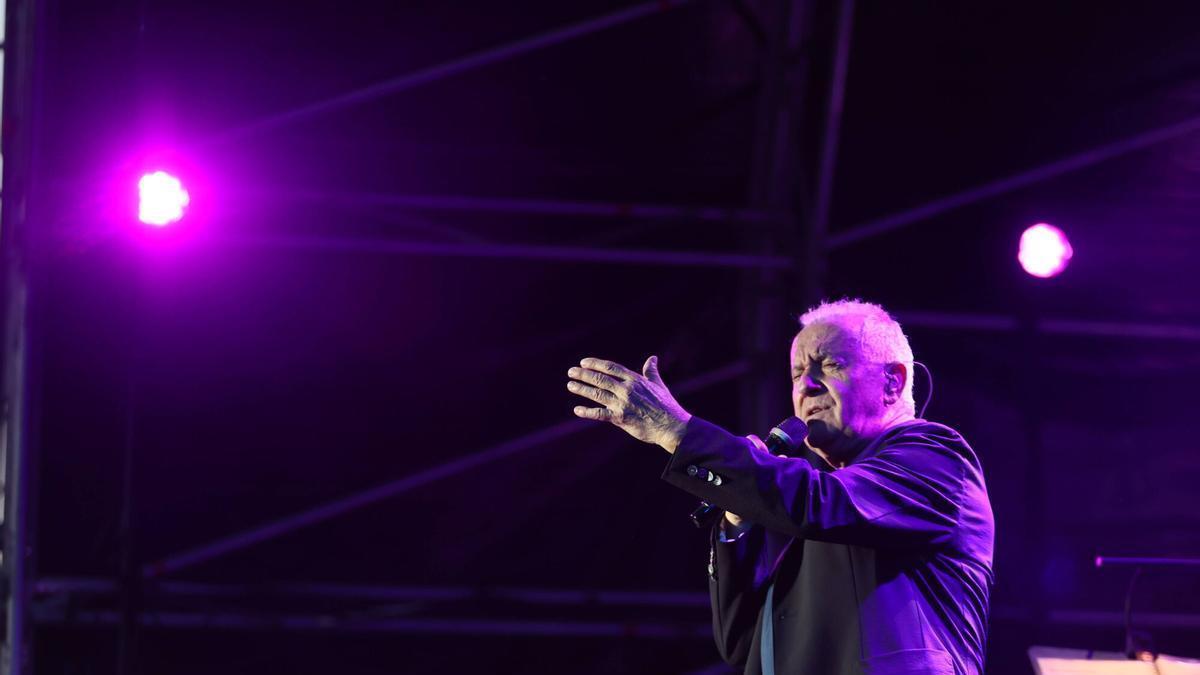 EN IMÁGENES: Concierto de Víctor Manuel por San Xuan en el Pozu Barreo