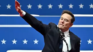 Grok pierde la cabeza: la IA de Elon Musk reivindica a Hitler