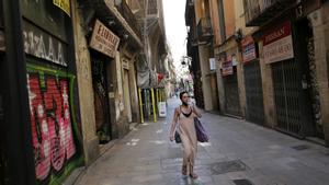 Comercios cerrados a uno y otro lado de la calle de Boters, junto a Portaferrissa.