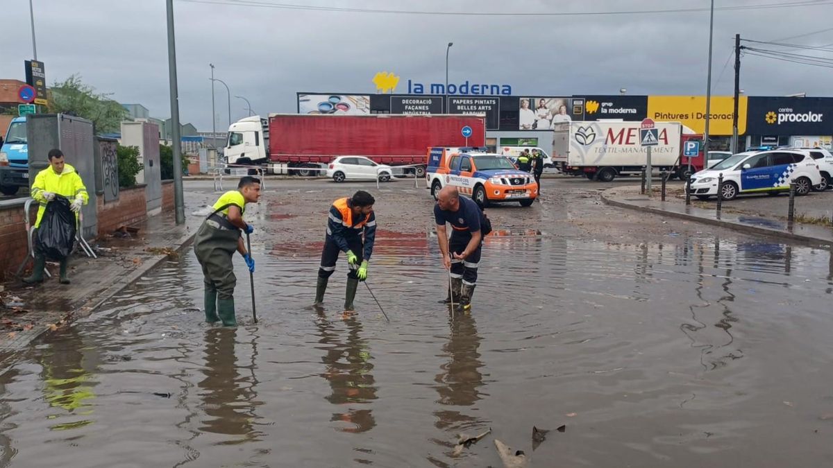 El paso de la tormenta por Tarragona deja calles inundadas y problemas de movilidad