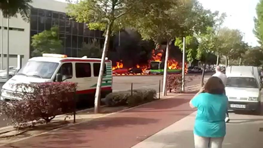 Arde un autobús de Aucorsa en el centro de Córdoba