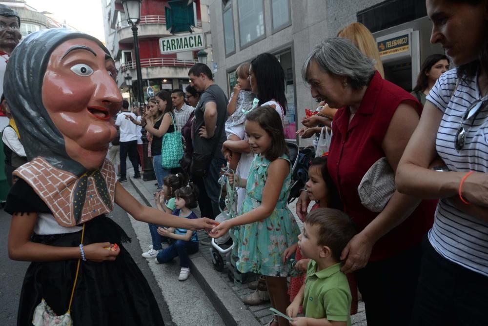 El Concello da un impulso al desfile de carrozas con más composiciones y una mejoría estética