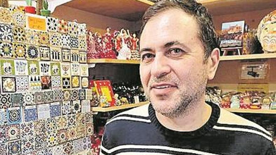 Miguel Martínez: «Nos cuesta hacer frente a los pagos ya que no vendemos»