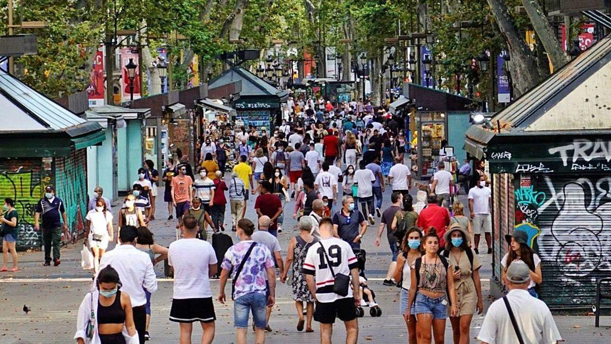 Aspecto que presentaban ayer tarde las Ramblas de Barcelona.