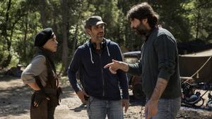 Javier Ruiz Caldera (centro) y Alberto de Toro, dando instrucciones a la actriz Aura Garrido.