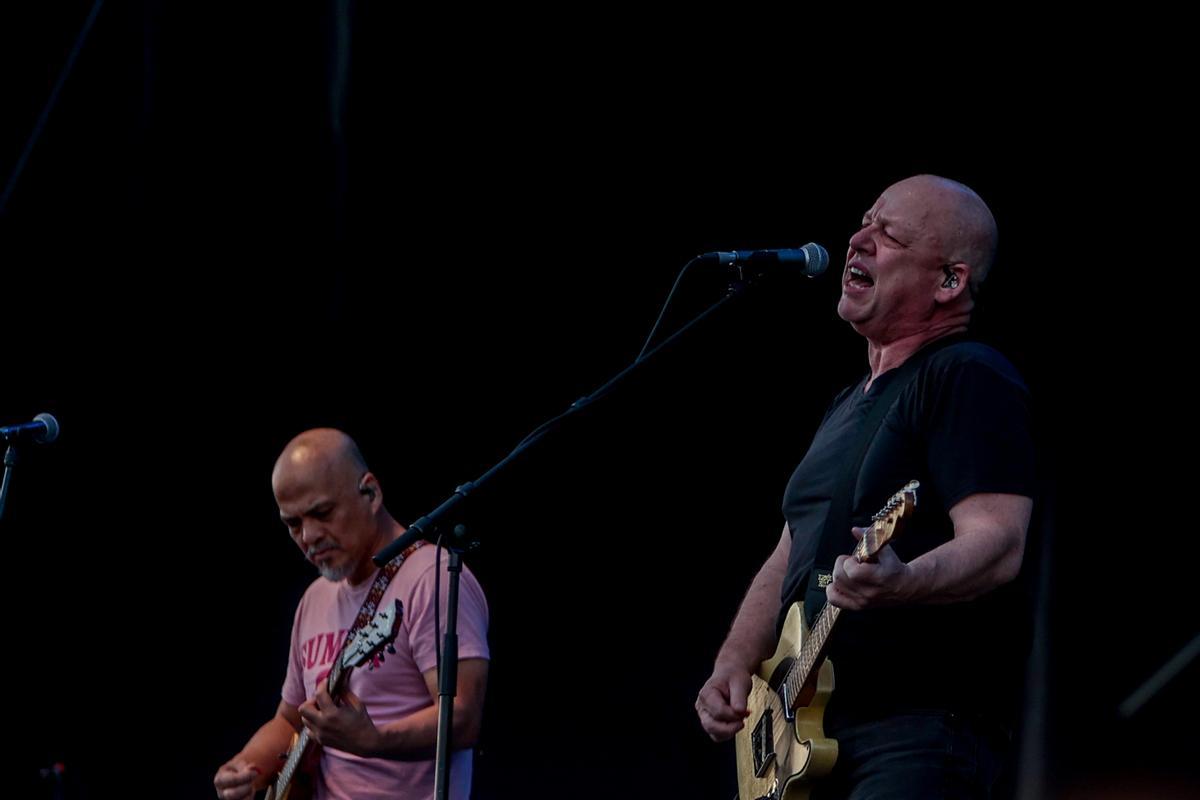 Pixies tiraron de los grandes éxitos de su carrera: 'Vamos', 'Here Comes Your Man', 'Isla de Encanta'...