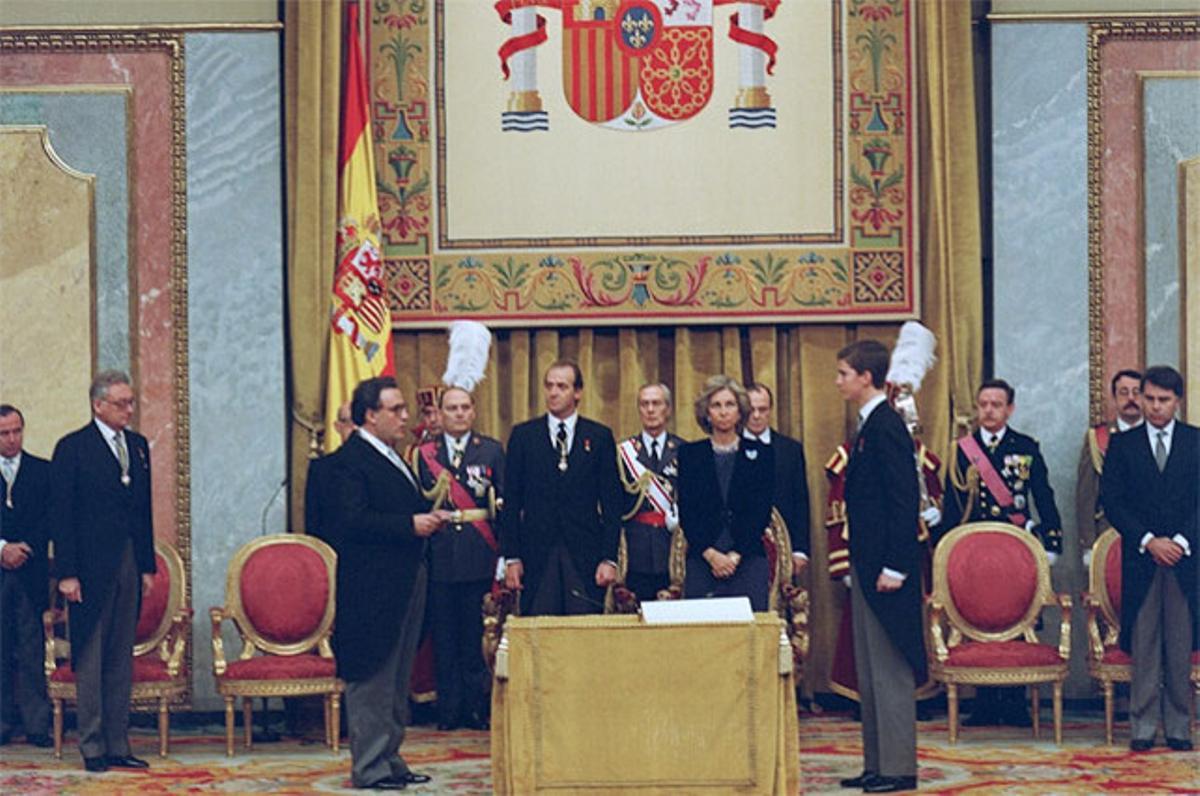 El Príncep d’Astúries jura la Constitució (30 de gener de 1986).