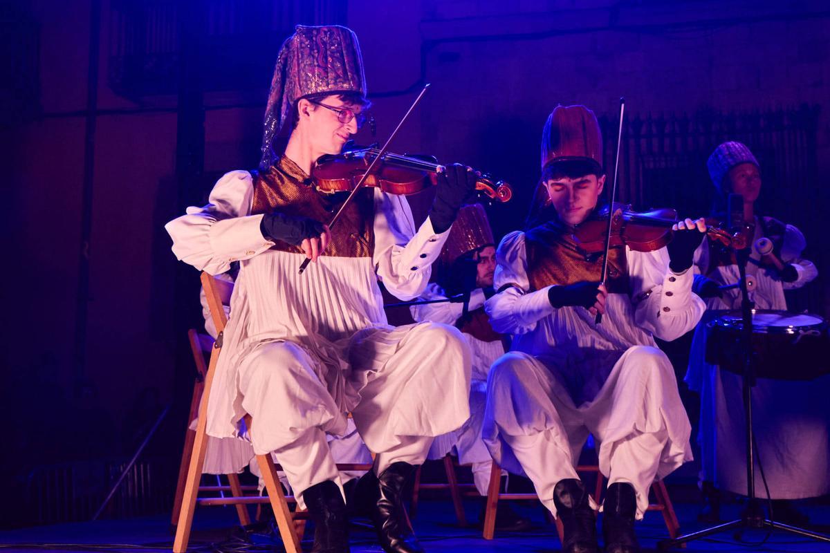 Les fotos de l'encesa de l’Estel d’Orient a la façana de la Catedral de Girona