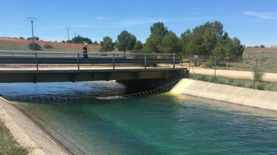 Canal del trasvase Tajo-Segura.