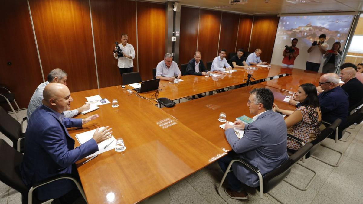 La reunión se celebró en la quinta planta de la sede del Consell de Eivissa. 