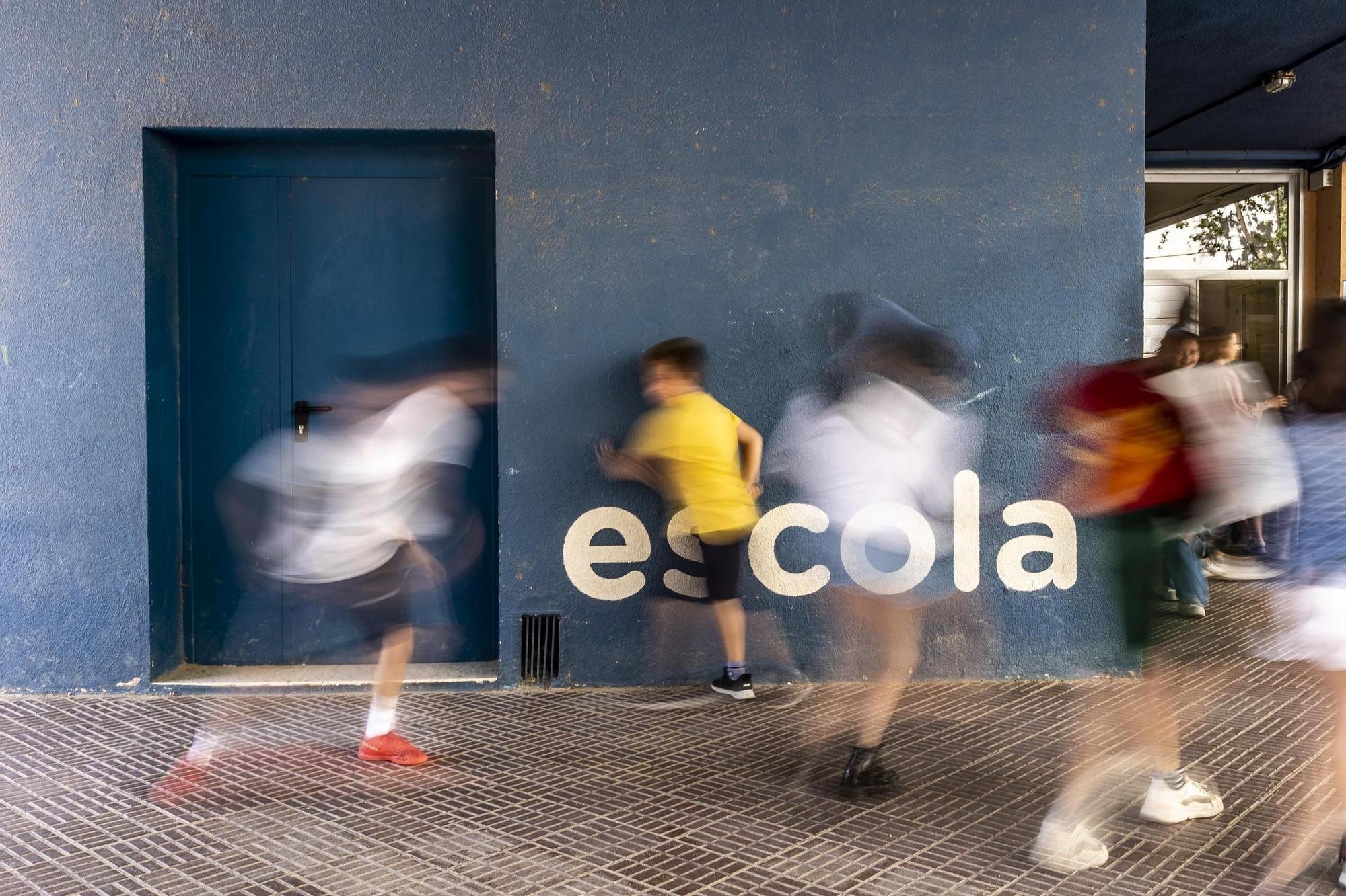 Niños en una escuela de Barcelona. La franja de entre 10 y 14 años es la que más se está contagiando de tosferina.