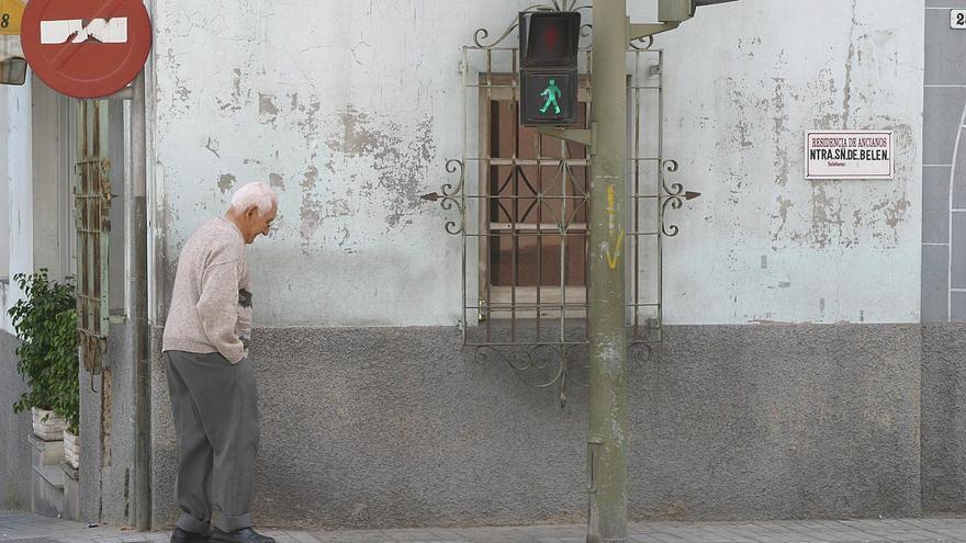 Más de 25.000 abuelos canarios sobreviven con 485 euros al mes