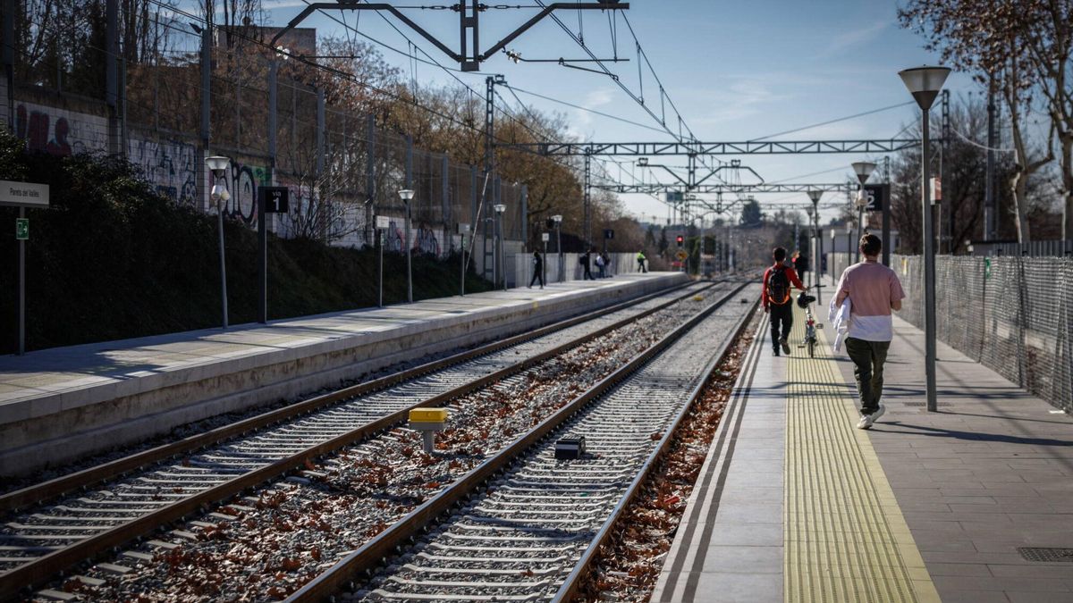 Usuarios de la R3 en la estación de Parets del Vallès.