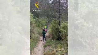 La subida del caudal pilla a la Guardia Civil en pleno rescate de unos senderistas con hipotermia en Boltaña