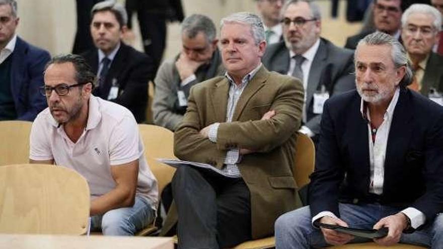 Por la izquierda, Pérez, Crespo y Correa, durante el juicio. // E.P.