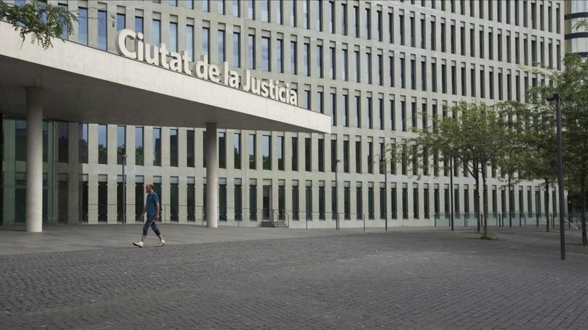 La façana de la Ciutat de la Justícia de Barcelona La façana de la Ciutat de la Justícia de Barcelona