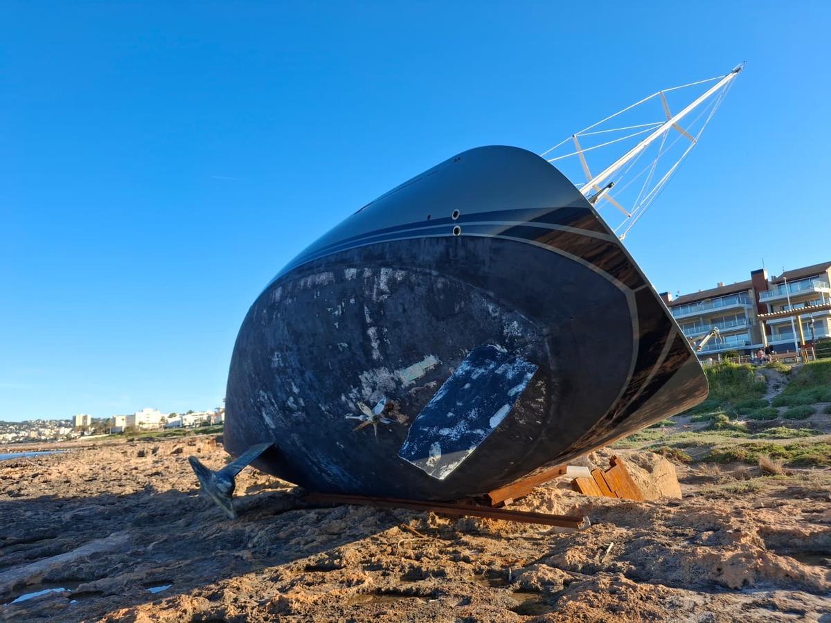 Nueve meses encallado en Xàbia: las imágenes del gran velero Nueve meses encallado en Xàbia: las imágenes del gran velero