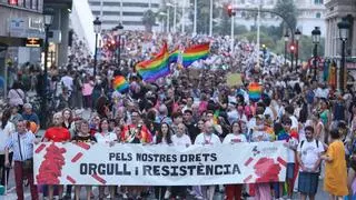 Una marcha del Orgullo multitudinaria recorre Valencia contra los recortes del PP y Vox en políticas LGTBI