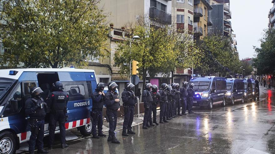 Tallat l&#039;accés al carrer del Carme per protestar contra uns desnonaments