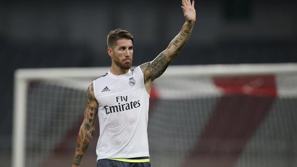 Sergio Ramos, en el entrenamiento de este miércoles del Madrid en Shanghái.